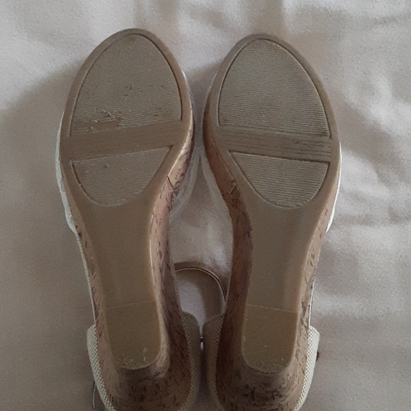 Apt. 9 Heels - Picture 3 of 7